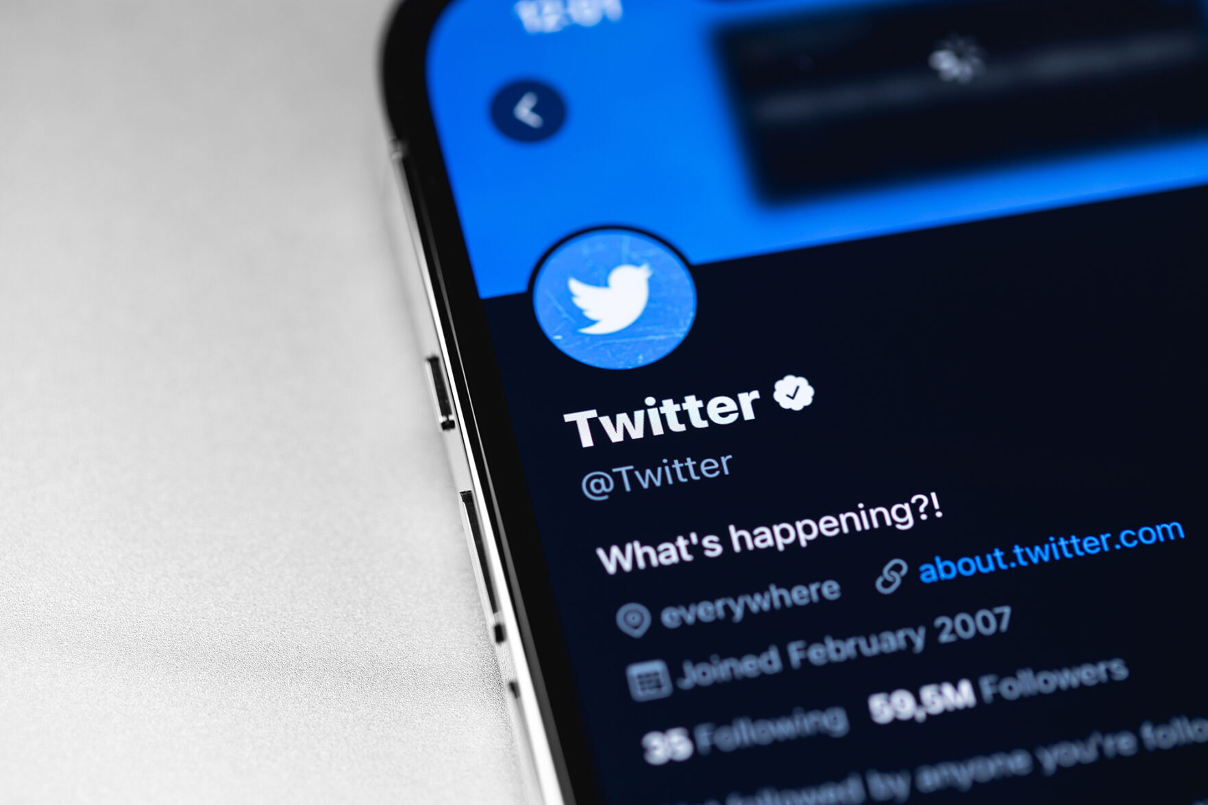 Twitter,Official,Account,,Mobile,App,On,Screen,Smartphone,,Iphone,Macro.